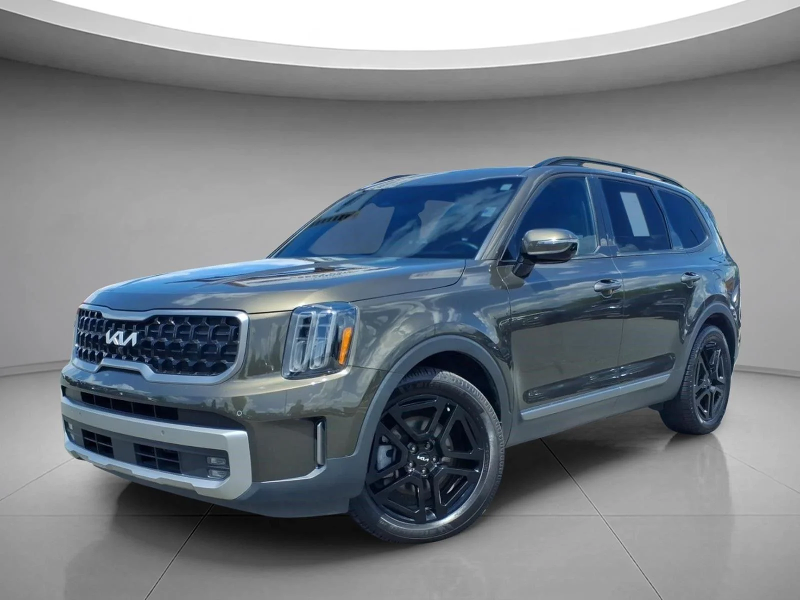 Used 2023 Dark Moss Kia SX X-Line image 1