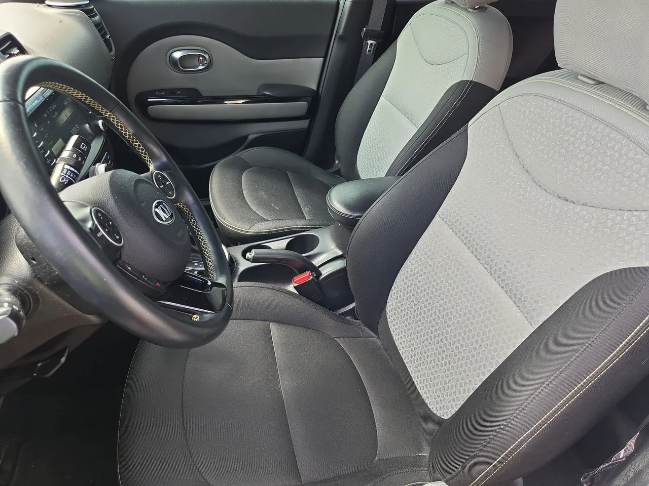 Used 2015 Clear White Kia Plus image 20