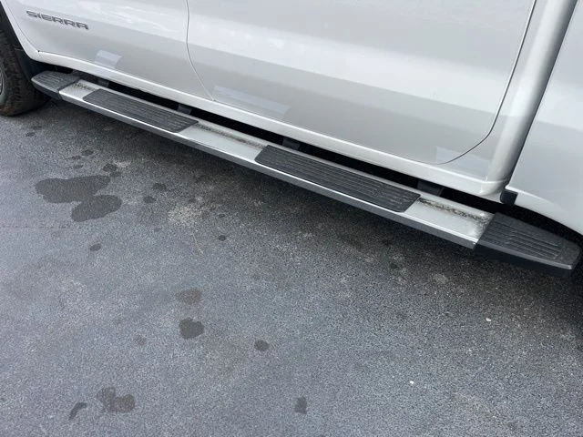 Used 2024 White GMC SLT image 30