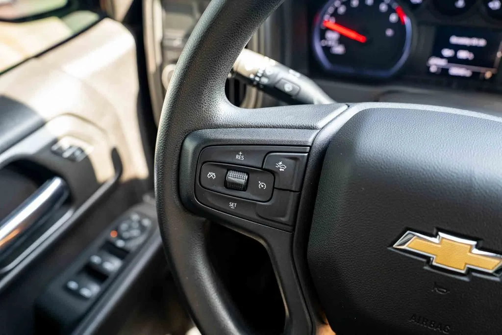 Used 2022 Gray Chevrolet Custom image 13