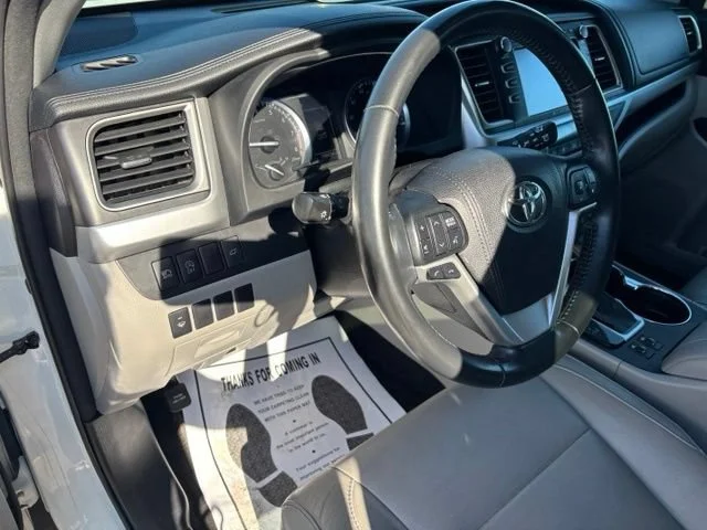 Used 2017 White Toyota XLE image 14