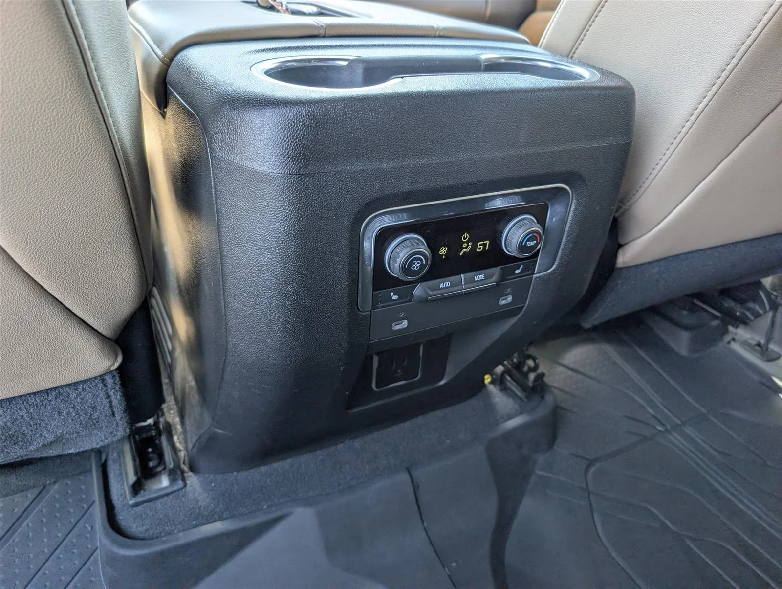 Used 2021 Iridescent Pearl Tricoat Chevrolet Premier image 30