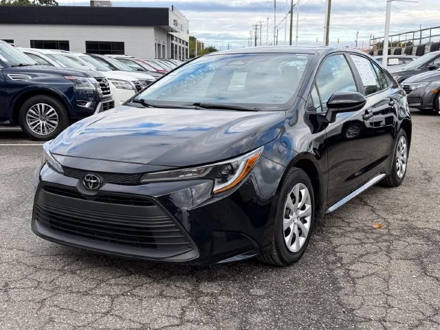 Used 2025 Midnight Black Metallic Toyota LE image 9