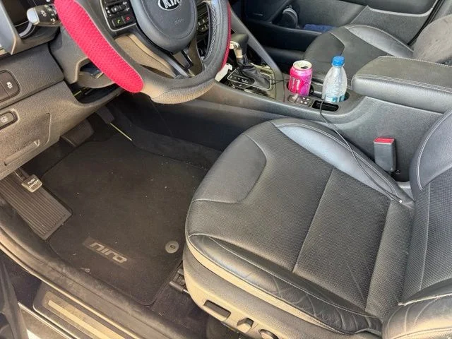 Used 2017 Black Kia Touring image 15