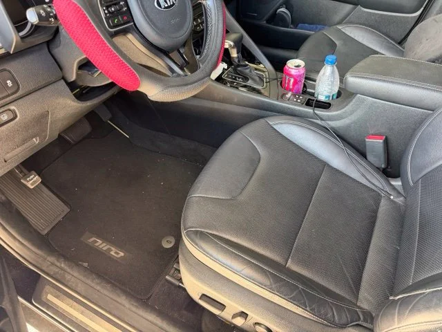 Used 2017 Black Kia Touring image 15