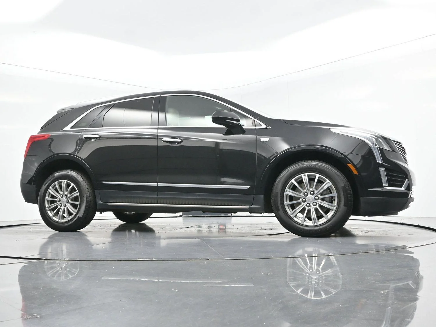 Used 2017 STELLAR BLACK METALLIC Cadillac FWD image 40
