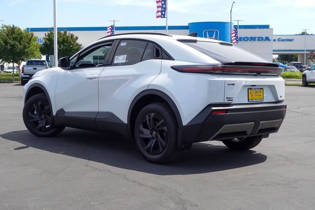 New 2026 Wind Chill Pearl <sup>1</sup> Toyota  SE image 8