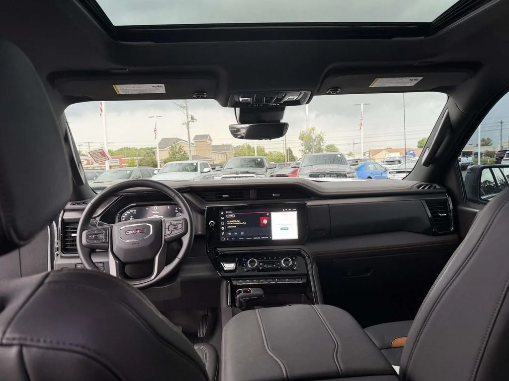 Used 2025 White GMC AT4 image 19