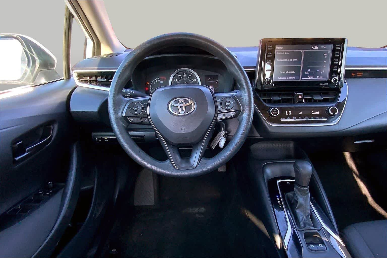 Used 2022 White Toyota LE image 6