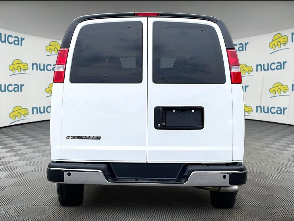 Used 2025 White Chevrolet LT image 5