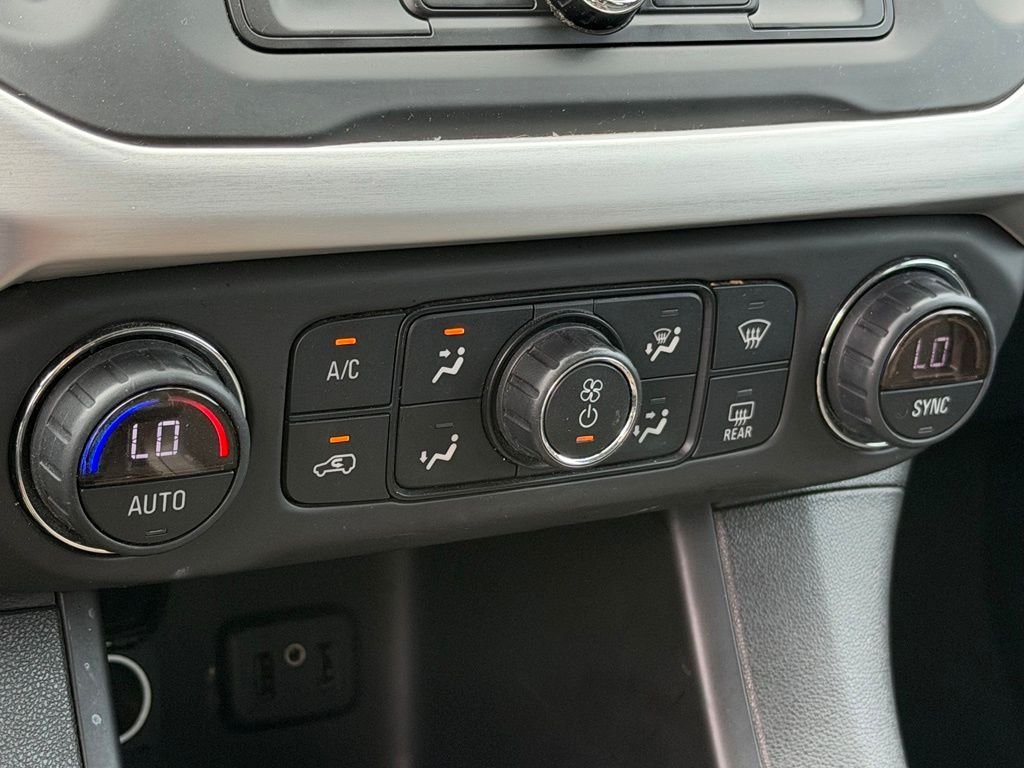 Used 2019 Silver GMC SLE-1 image 19