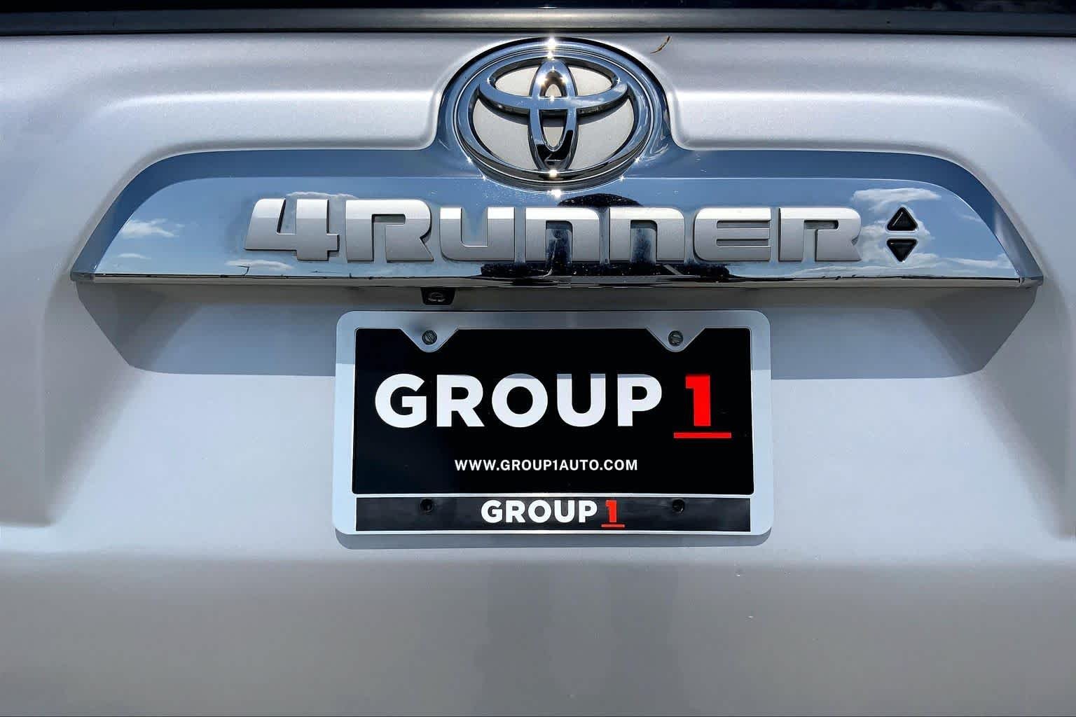Used 2017 Classic Silver Metallic Toyota Limited image 10