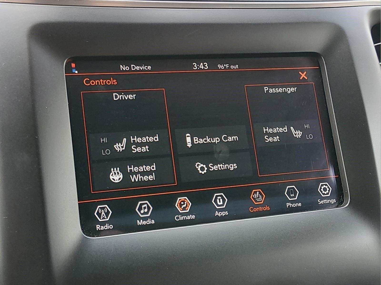Used 2019 Granite Crystal Metallic Clearcoat Jeep Latitude Plus image 5