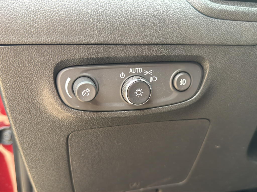 Used 2023 Red Buick Essence image 20