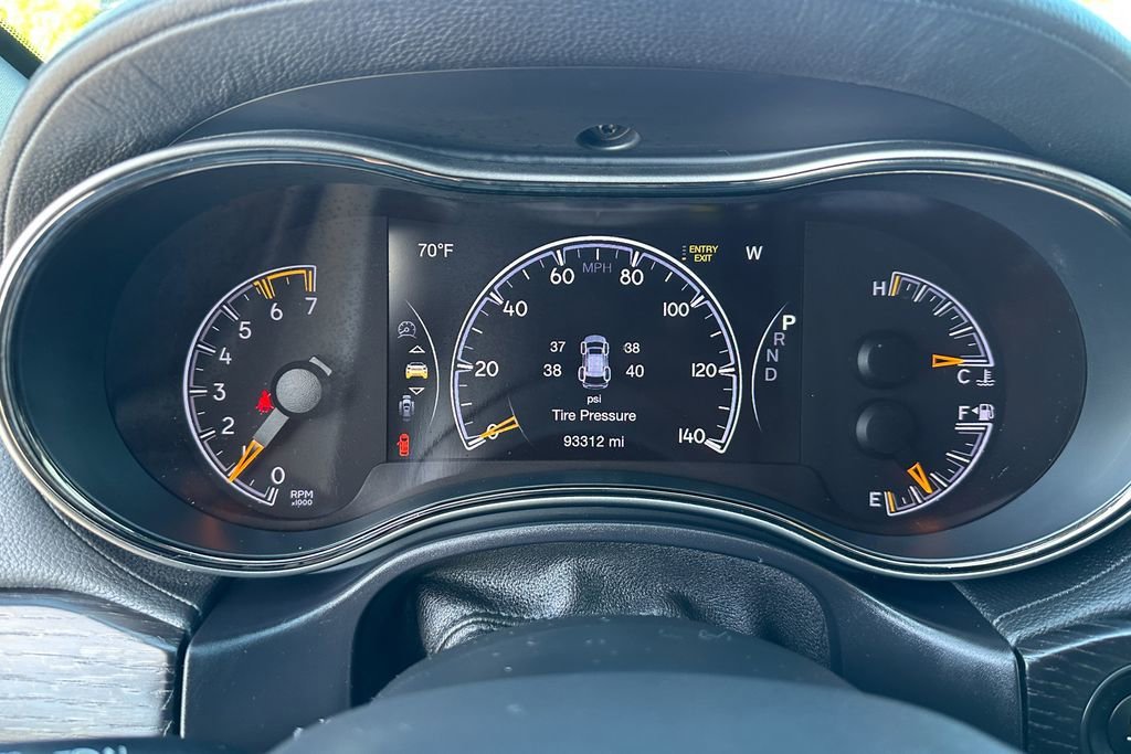 Used 2018 Silver Jeep High Altitude image 15