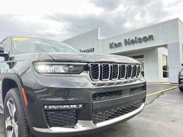 Used 2023 Gray Jeep Limited image 4