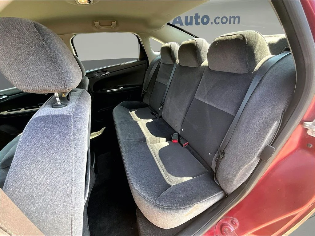 Used 2006 Red Chevrolet LT image 21