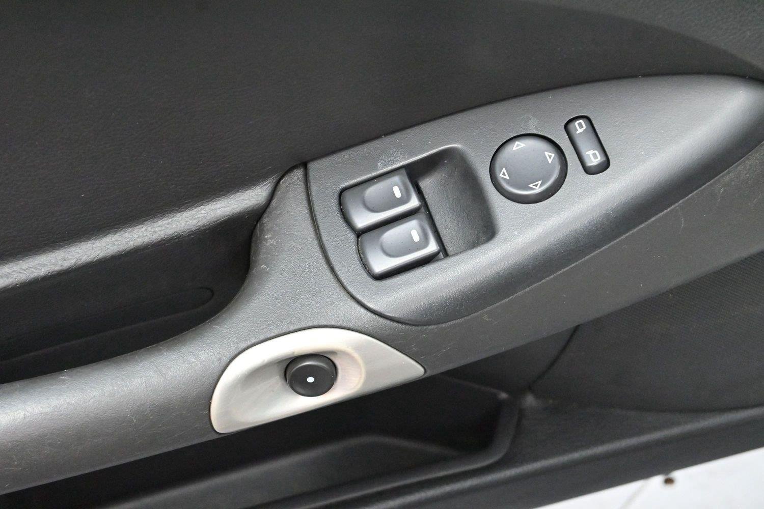 Used 2008 Machine Silver Metallic Chevrolet Base image 12