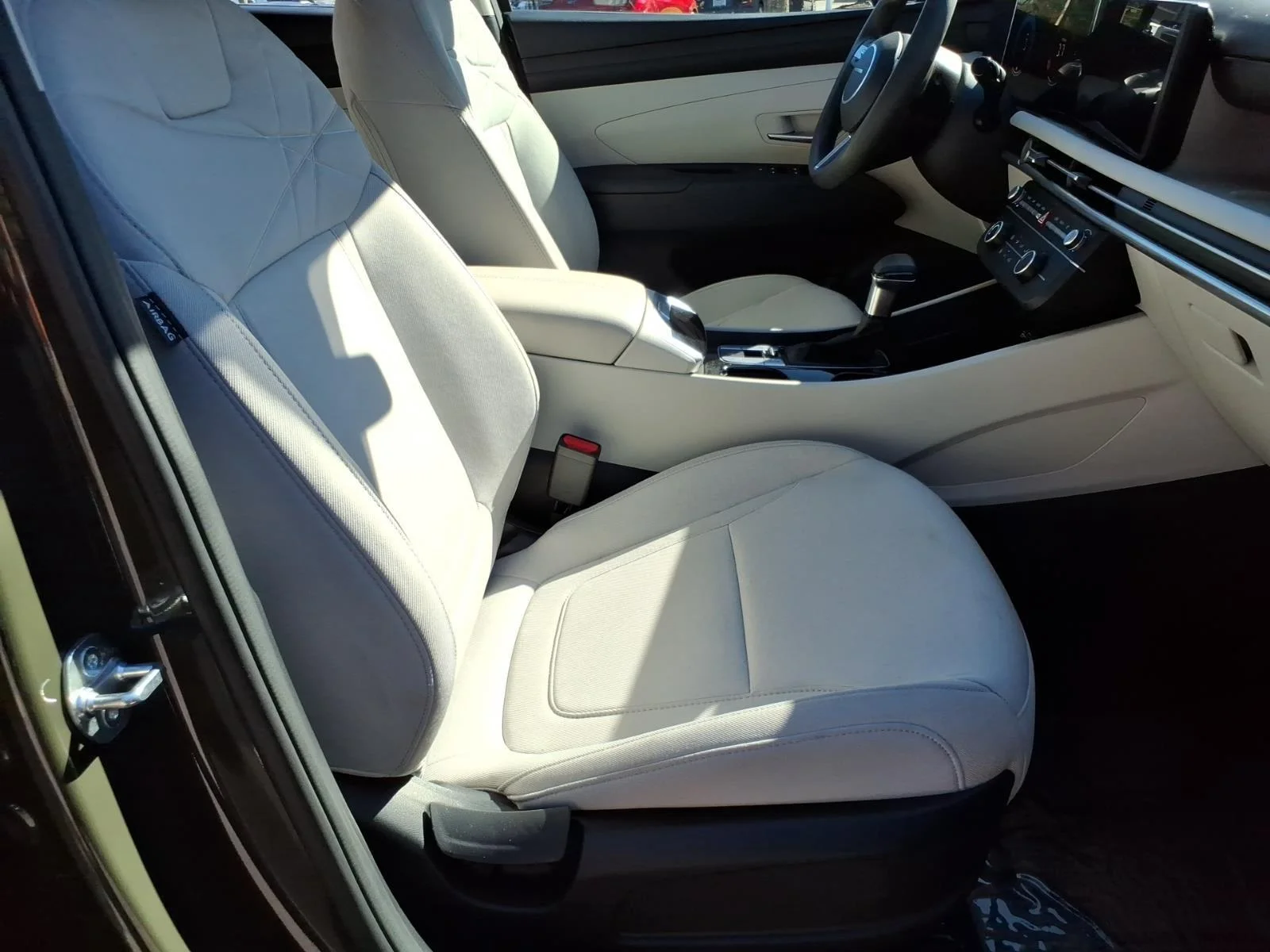 Certified Used 2025 Rockwood Green Hyundai SE image 22