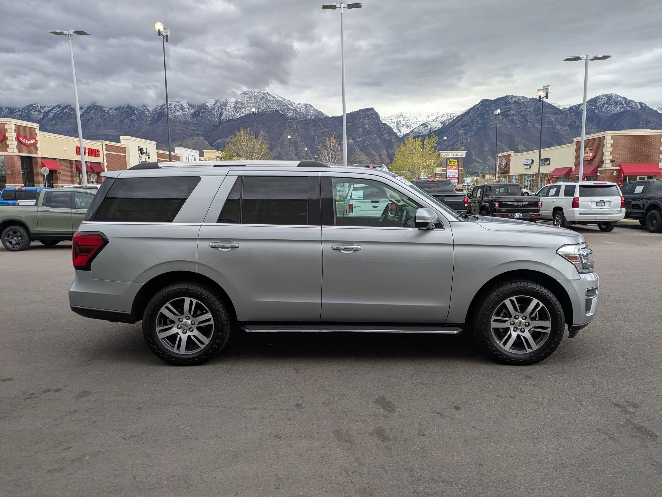 2023 Ford Expedition Limited - Photo 2