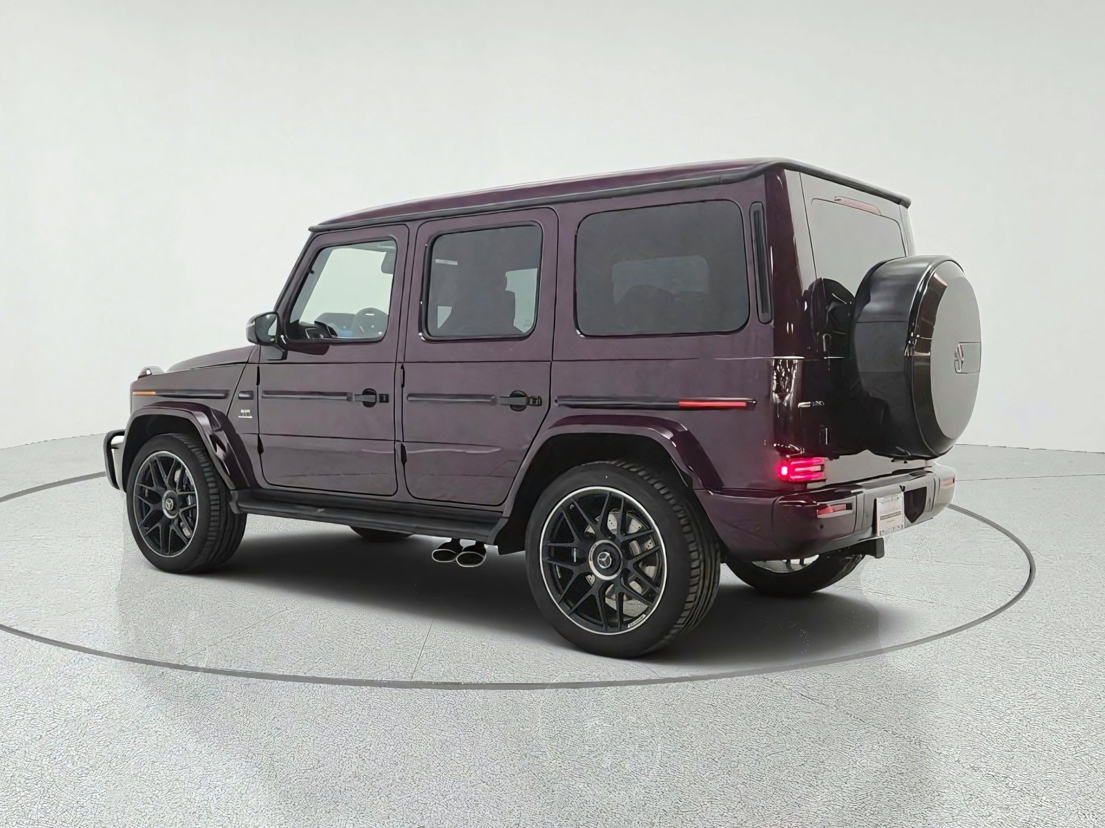 New 2027 MANUFAKTUR customer request glossy paint finish Mercedes-Benz AMG® G 63 SUV image 28