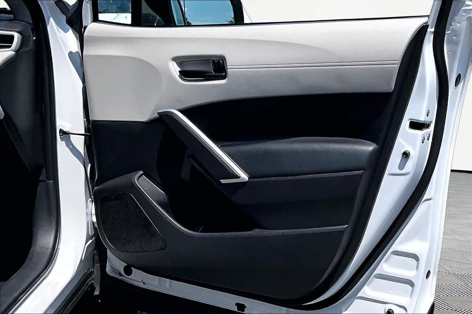 Used 2025 Wind Chill Pearl Toyota L image 23