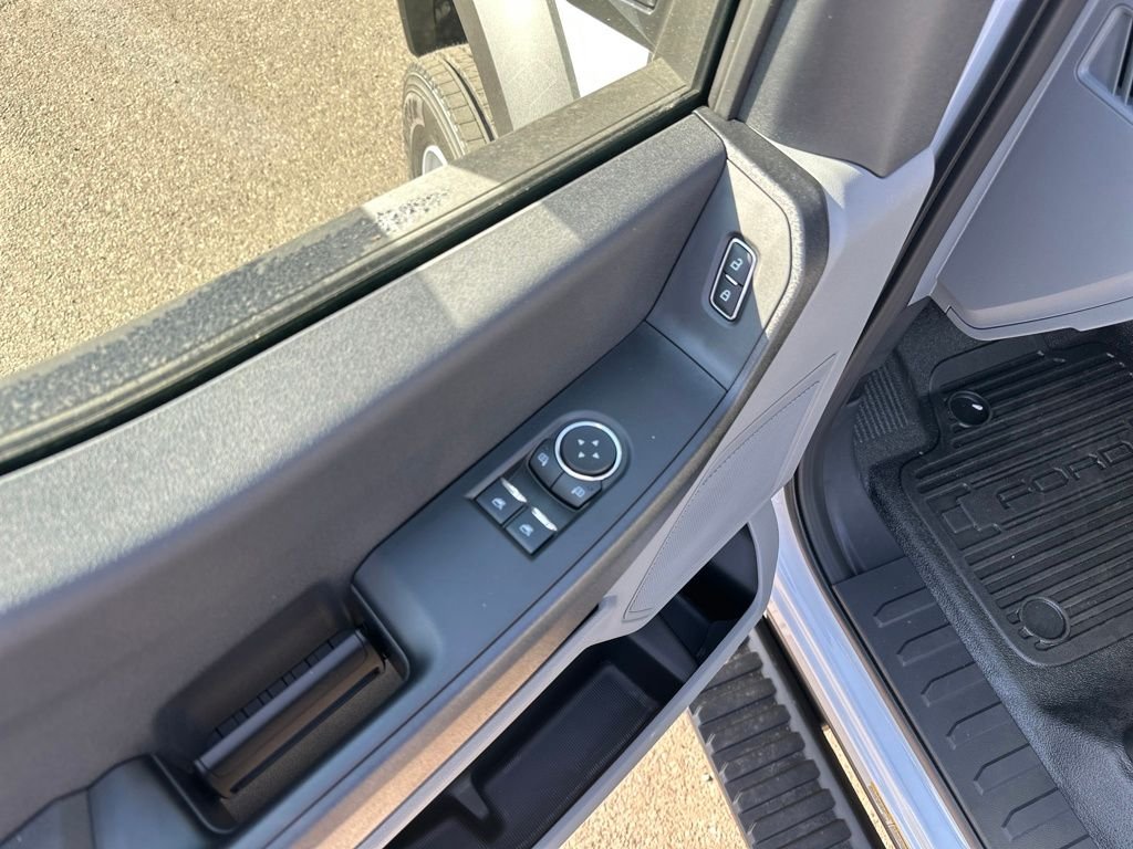 New 2025 Oxford White Ford XL image 11