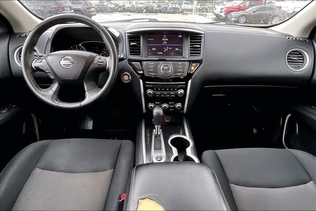 Used 2018 Glacier White Nissan SV image 7