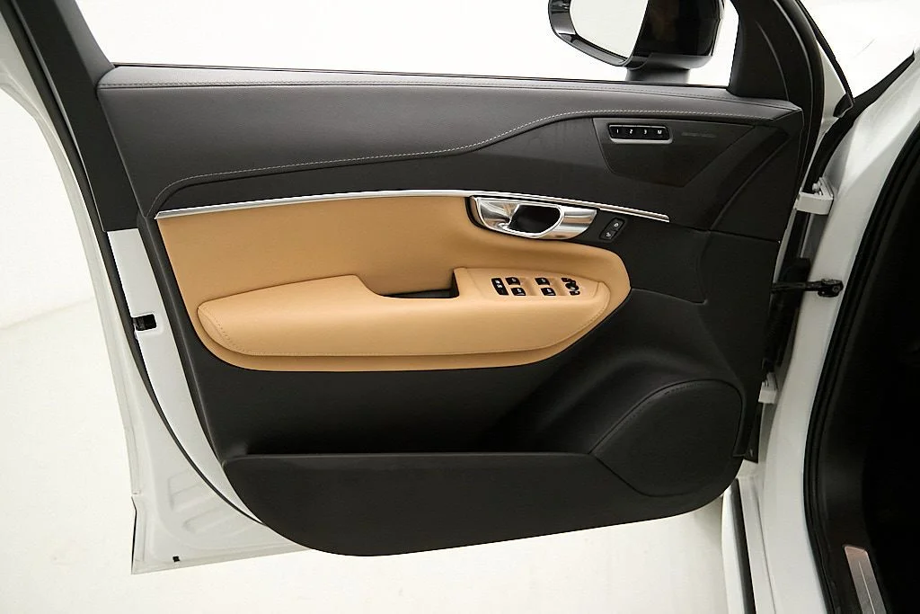 Certified Used 2023 Crystal White Volvo Ultimate image 11