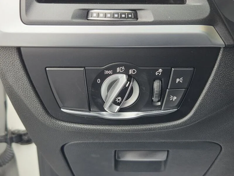 Used 2022 Alpine White BMW xDrive30i image 27