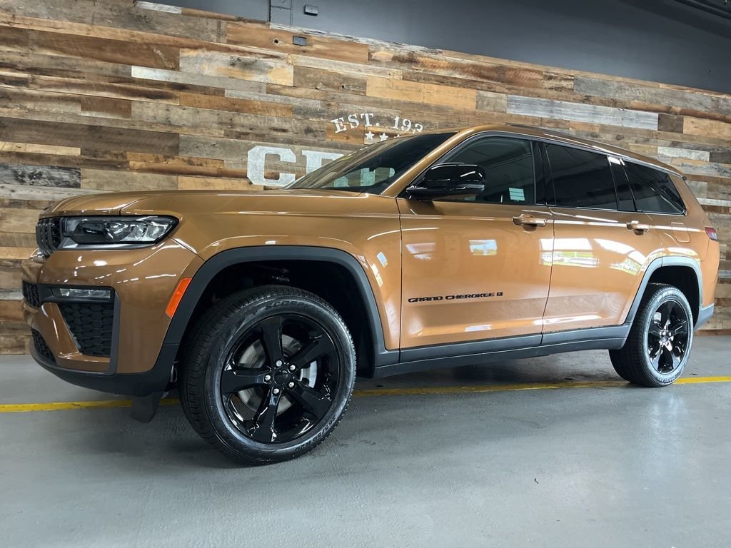 New 2026 Copper Shino Metallic Clear-Coat Exterior Paint Jeep Limited image 16