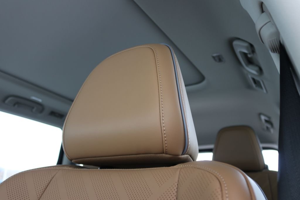 New 2026 RADIANT WHITE INFINITI Luxe 4WD image 25