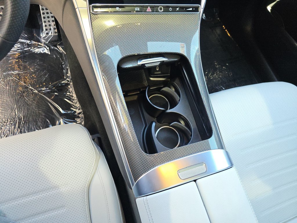 Used 2025  Mercedes-Benz GLC 300 image 31