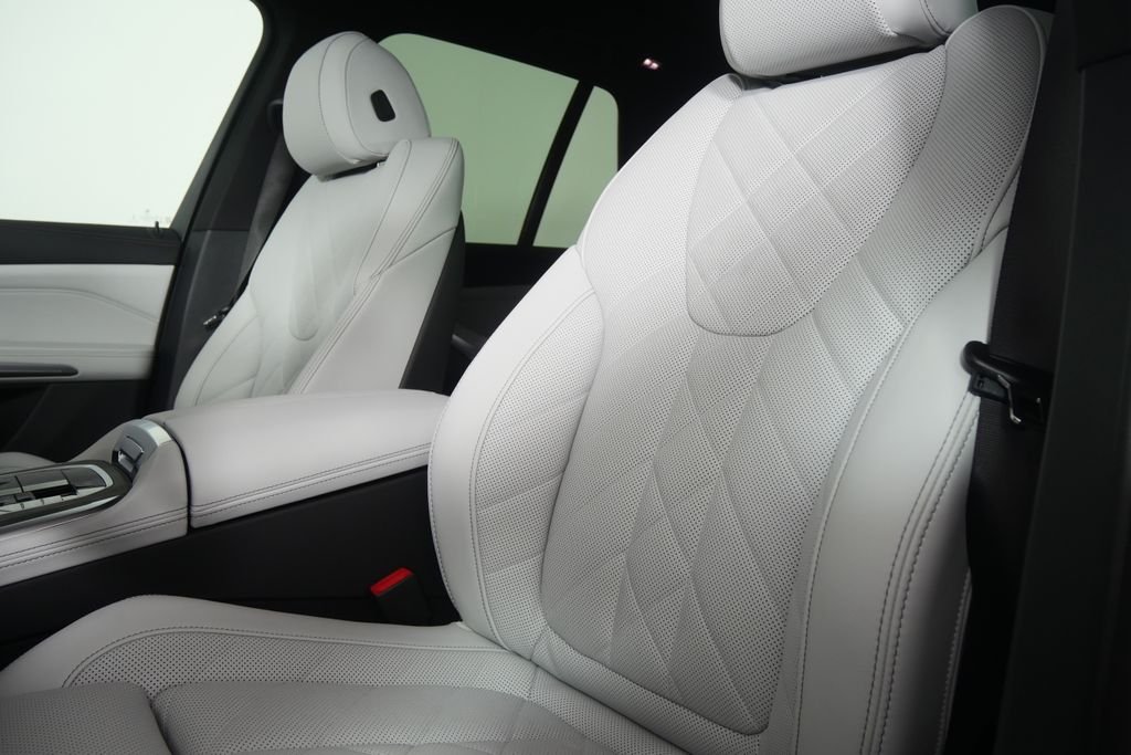 New 2026 Carbon Black Metallic BMW sDrive40i image 10