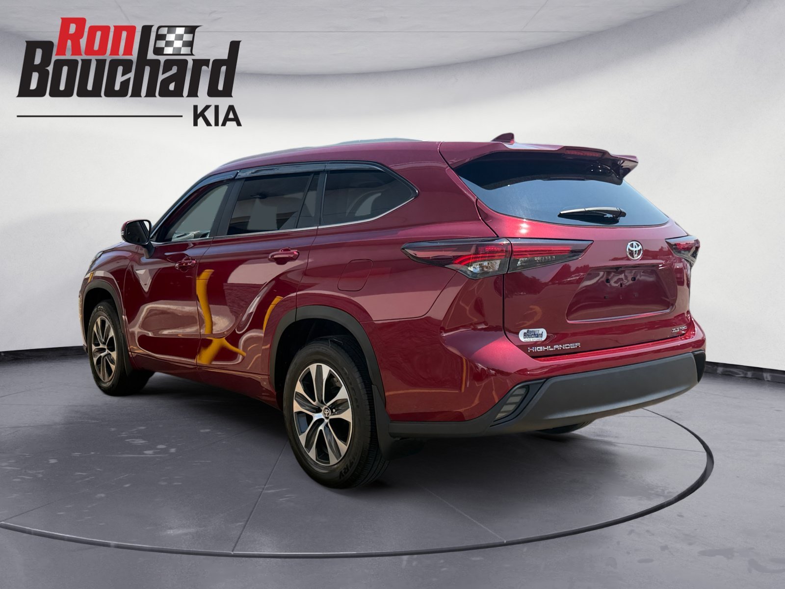 Used 2024 Ruby Flare Pearl Toyota XLE image 4