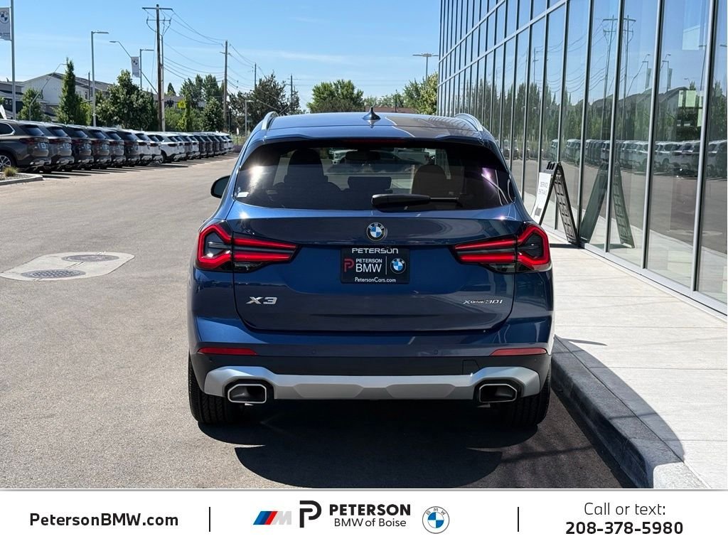 Used 2022 Blue BMW xDrive30i image 4