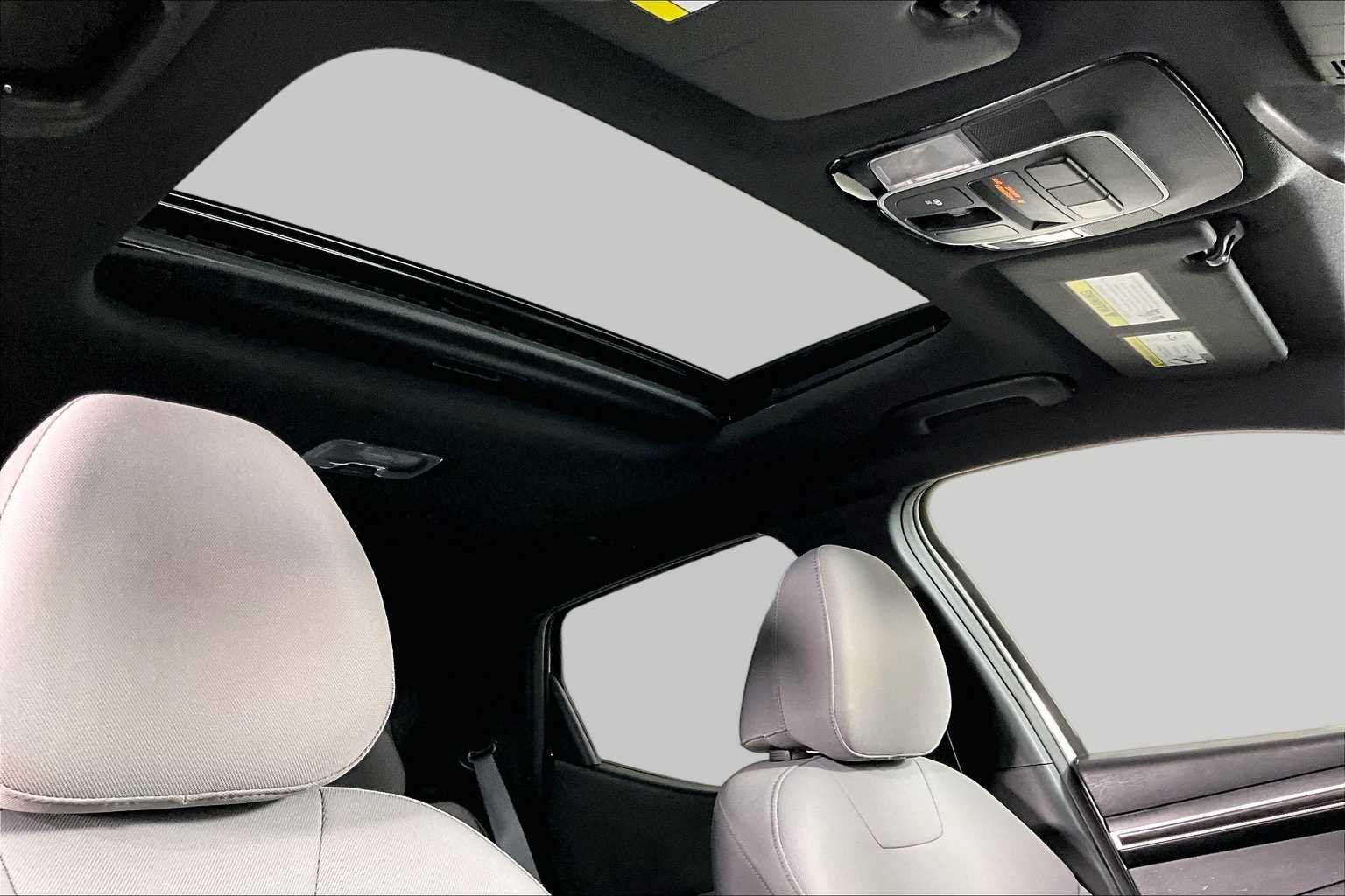 Used 2022 Ice White Hyundai SEL image 11