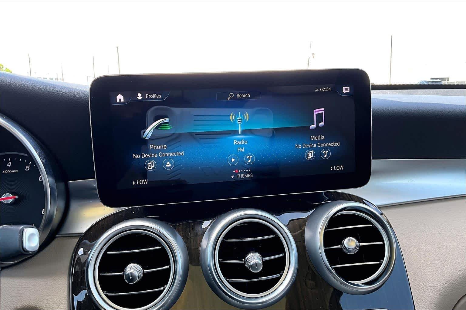 Used 2022 Polar White Mercedes-Benz GLC 300 image 33