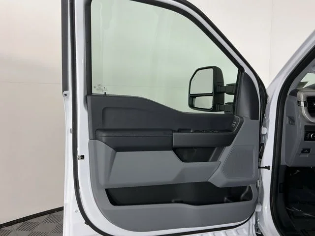 New 2026 Oxford White Ford XL image 14