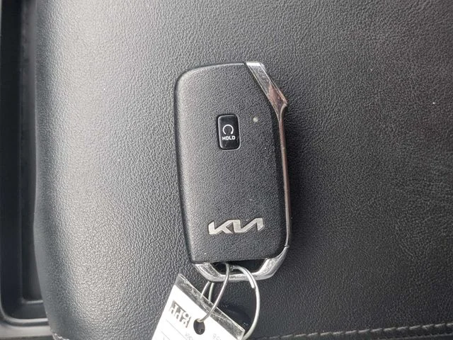 Used 2023 Black Kia X-Line S image 31