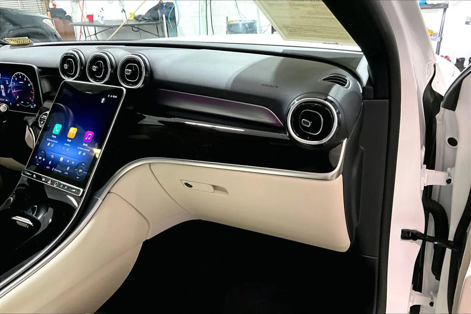 Certified Used 2025 Polar White Mercedes-Benz GLC 300 image 18