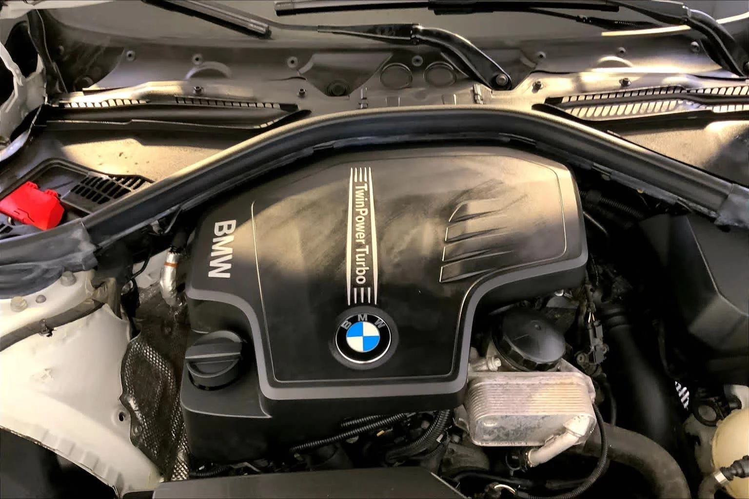 Used 2018 Alpine White BMW 320i xDrive image 31
