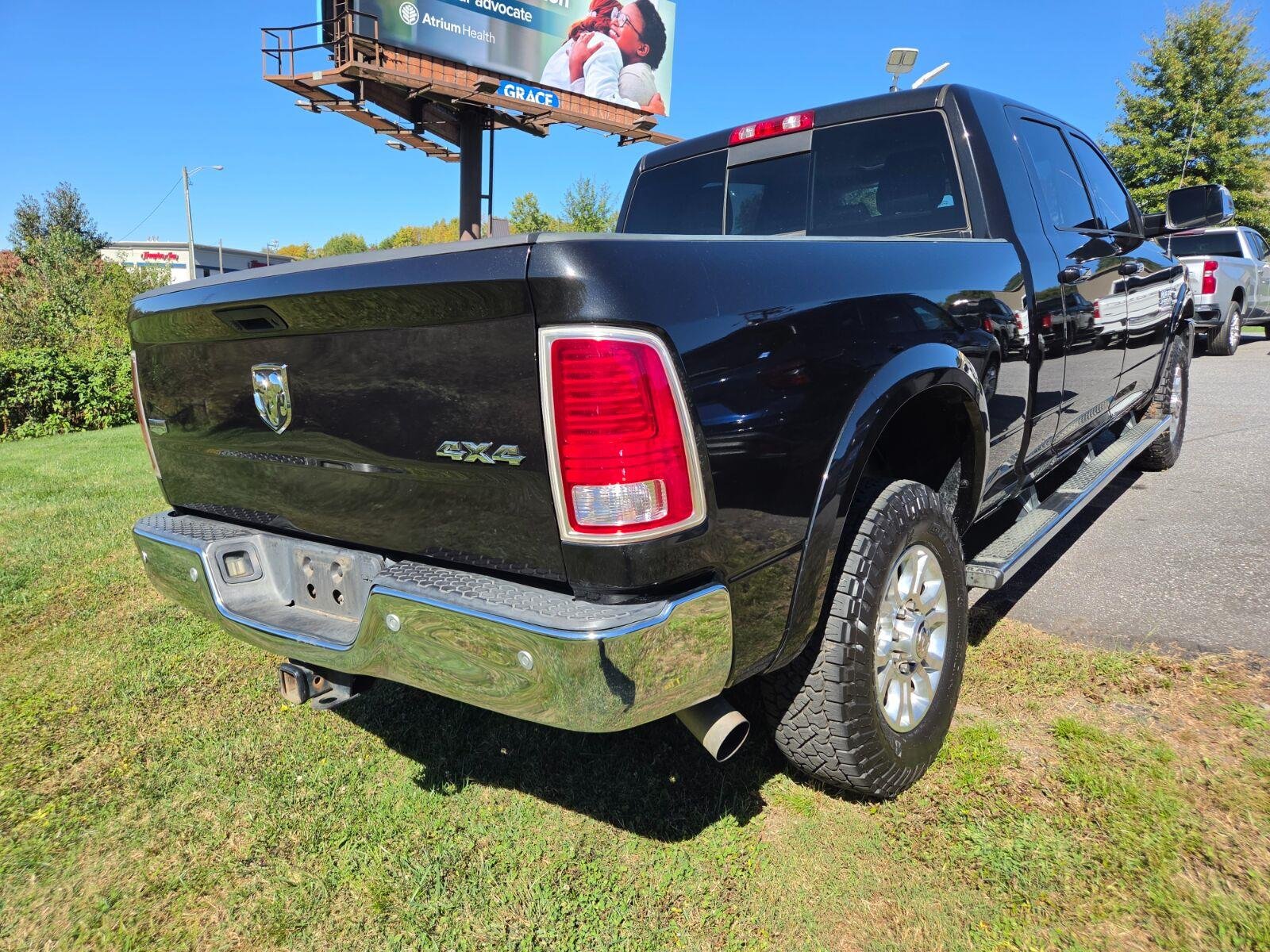 Used 2017 Brilliant Black Crystal Pearlcoat Ram Laramie image 6
