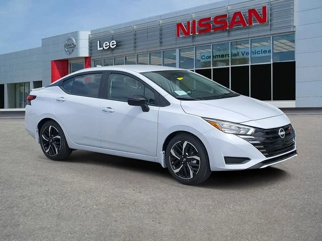 2025 Nissan Versa 1.6 SR CVT's photo