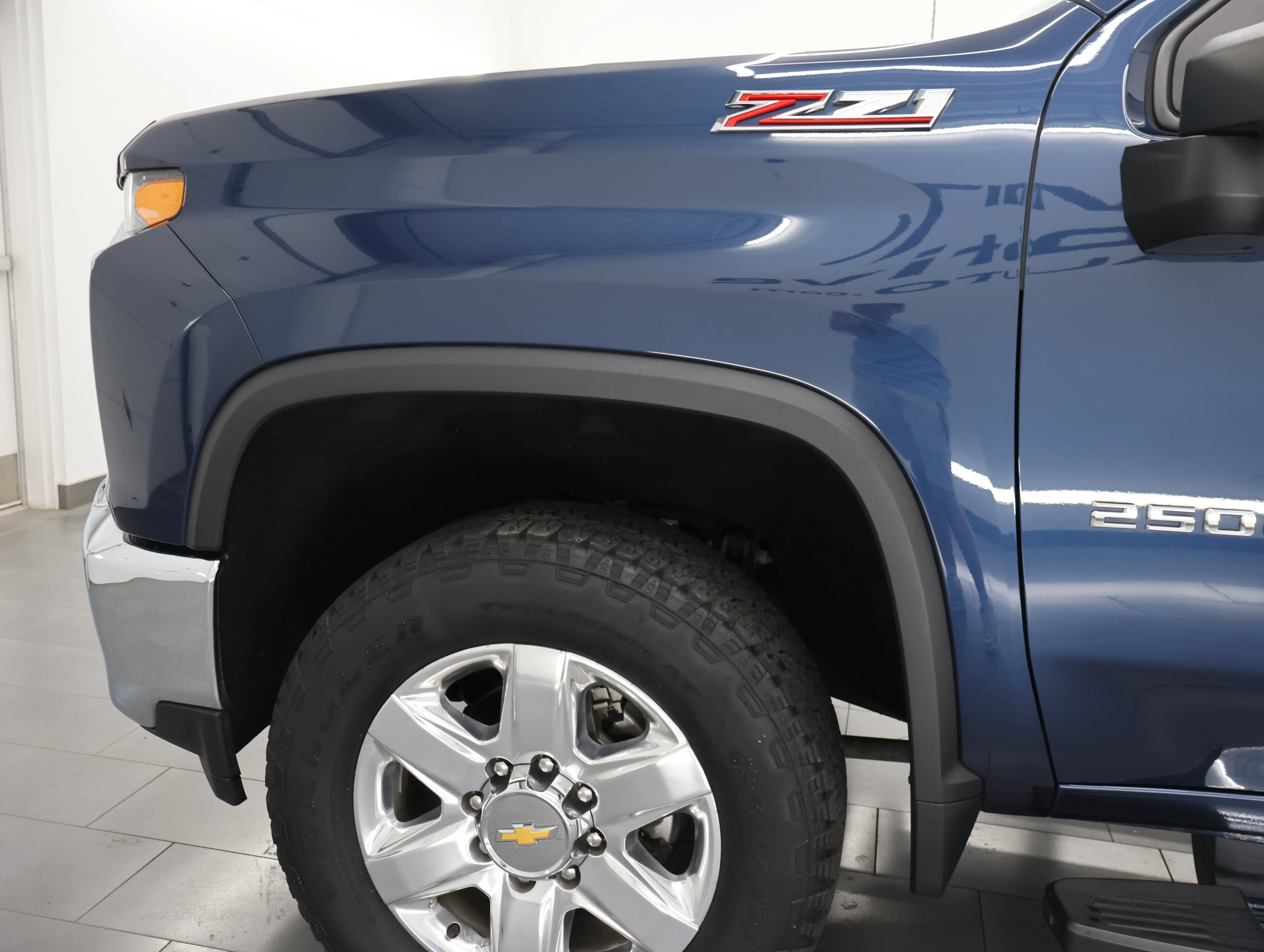 Used 2023 Northsky Blue Metallic Chevrolet LTZ image 33