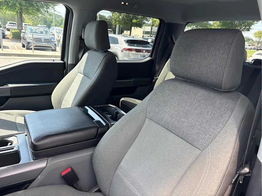 Used 2024 Iconic Silver Metallic Ford XLT image 9