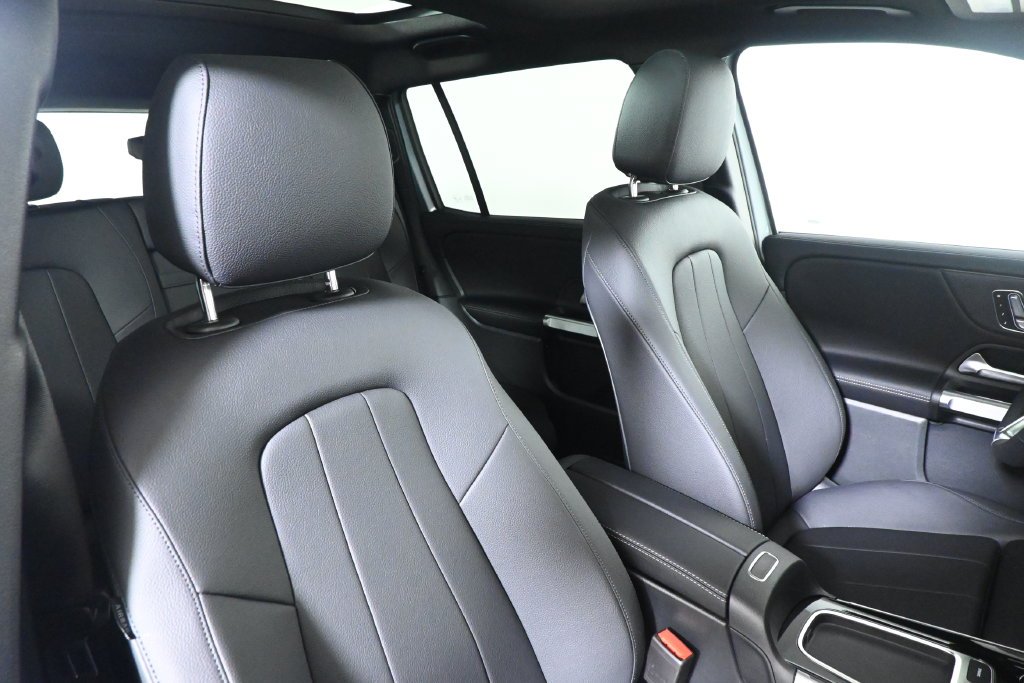 New 2026 Cirrus Silver Metallic Mercedes-Benz GLB 250 image 32