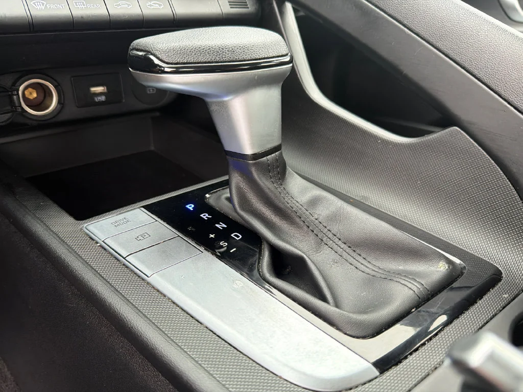 Used 2024 White Hyundai SEL image 30