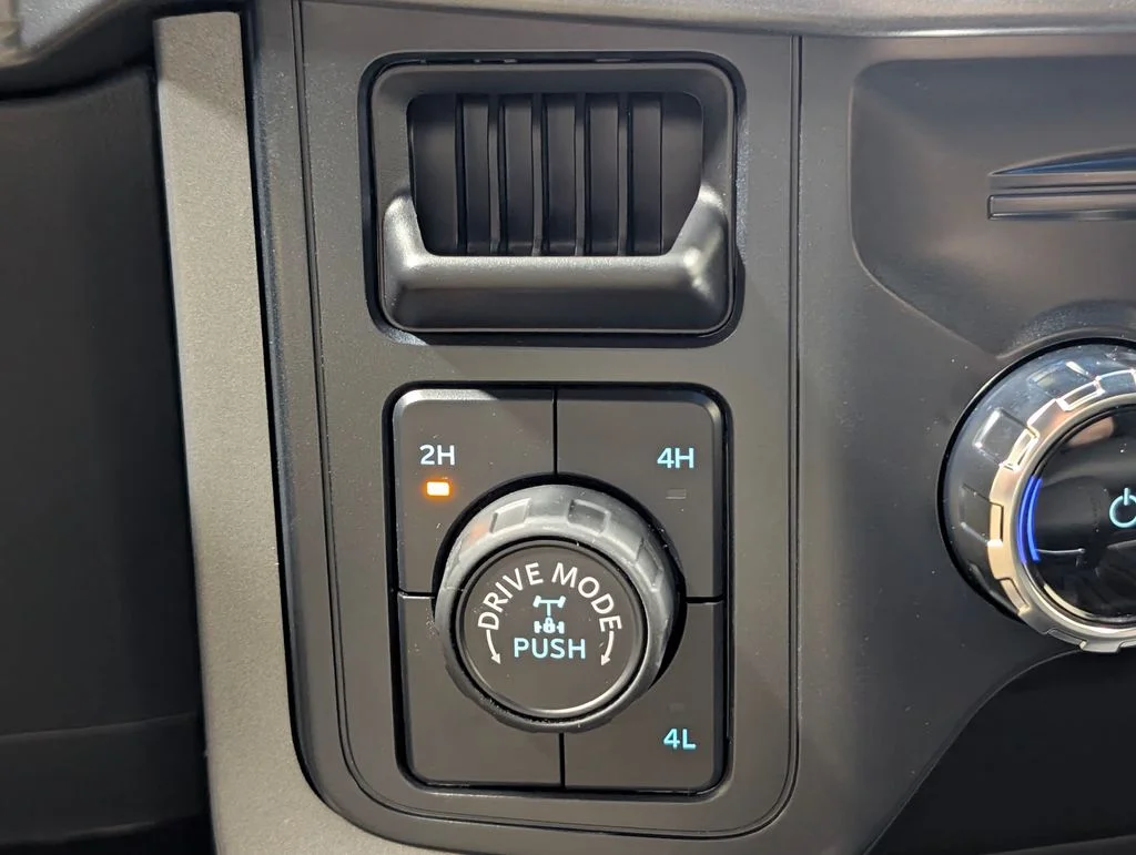 New 2026 Agate Black Metallic Ford XLT image 7