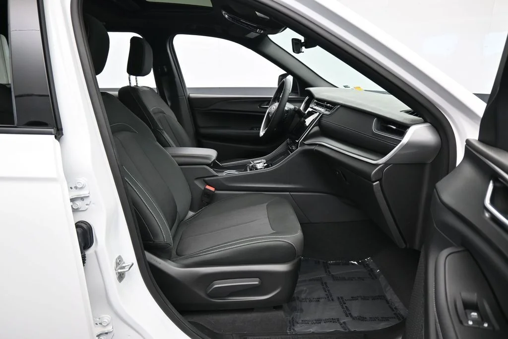 Used 2025 Bright White Clearcoat Jeep Laredo X image 37